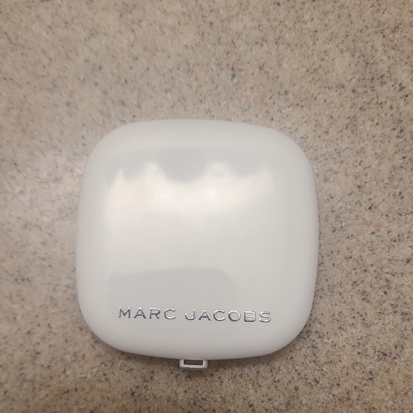 Marc Jacobs Compact Powder - Picture 4 of 4